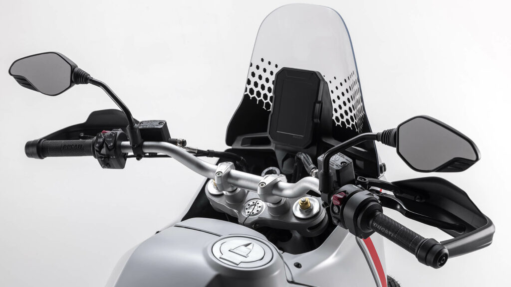 Ducati-DesertX-MY22-24-Gallery-Studio-1920x1080 svg+xml;charset=utf