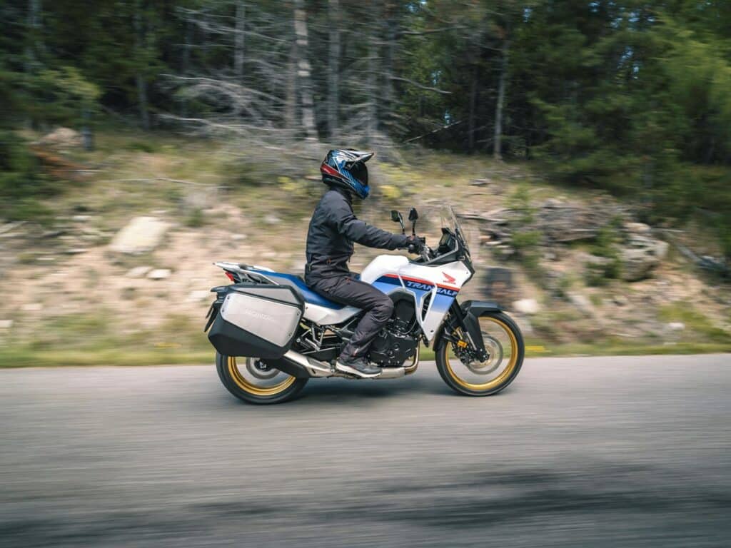 23YM XL750 Transalp svg+xml;charset=utf